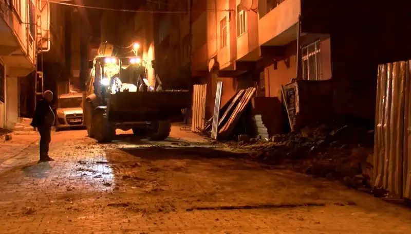 Bağcılar’da Eğilen Bina Boşaltıldı: İhmal ve Güvenlik Endişeleri