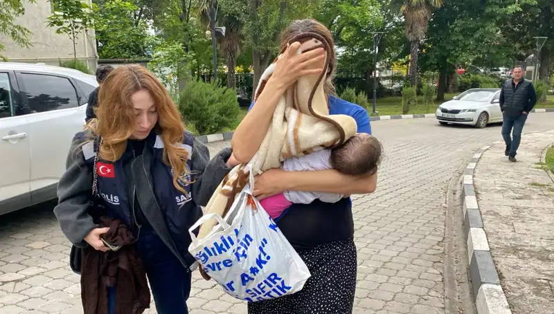 Evlerden Hırsızlık Yapan Kadın Polis tarafından Yakalandı: Gizli Hayatının Perde Arkası