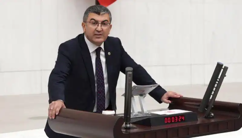Hasan Ekici Gelecek Partisi'nden İstifa Etti: Siyasi Gelişmeler Nereye Gidiyor?