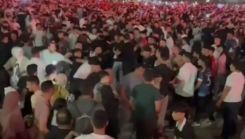 Müzik Sevincinin Üzerine Gölgeler: Konserde Bıçaklı Kavga ve Üç Yaralı