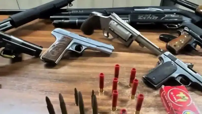 İzmir’de Yasa Dışı Silah Ticareti Çetesi Çökertildi: 1 Gözaltı ve Tutuklama