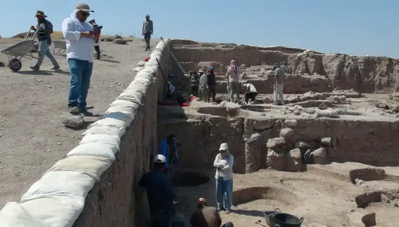 Kilis'teki Oylum Höyük Kazıları Sıcak Havalara Rağmen Devam Ediyor