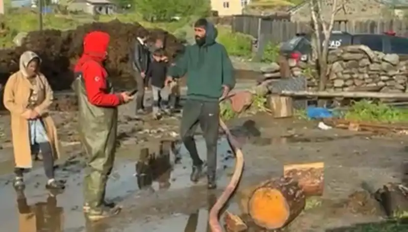 Ardahan'da Sağanak Yağış Sele Dönüştü: Vatandaşlar Tedirgin!