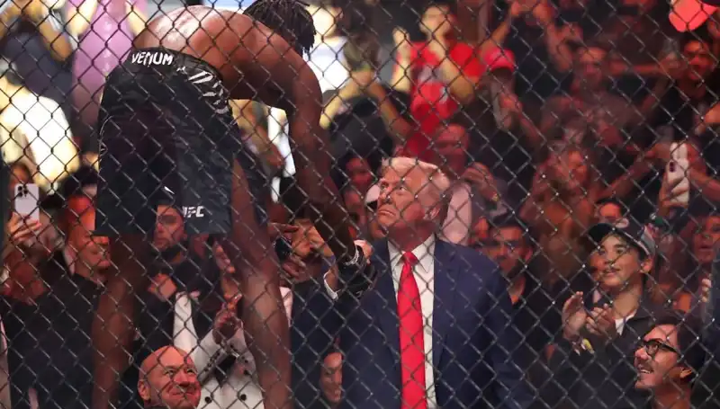 Trump, Beyaz Saray Bahçesinde Unutulmaz Bir UFC Maçı Düzenliyor!