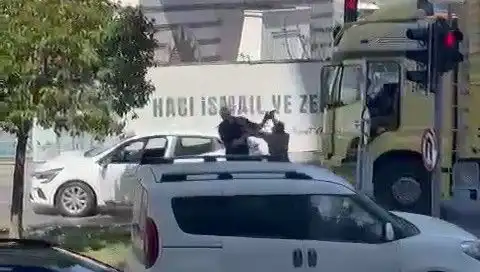İstanbul Trafiğinde Çekiçli Dehşet: Korku Dolu Anlar Yaşandı