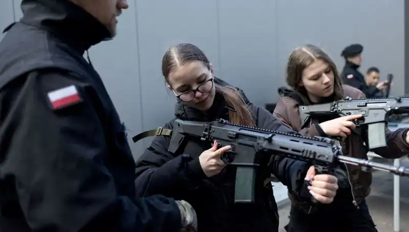 Polonya'da Siviller İçin Askeri Eğitim Programı Başladı: Savaş Senaryolarına Hazırlık