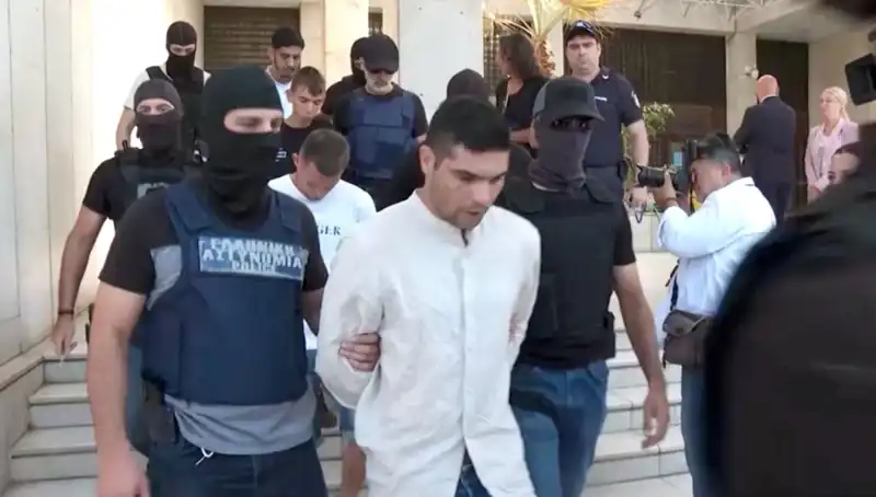 Atina’da Cinayet Skandalı: Öldürülen Profesörün Eski Eşinin de Aralarında Olduğu 5 Gözaltı!