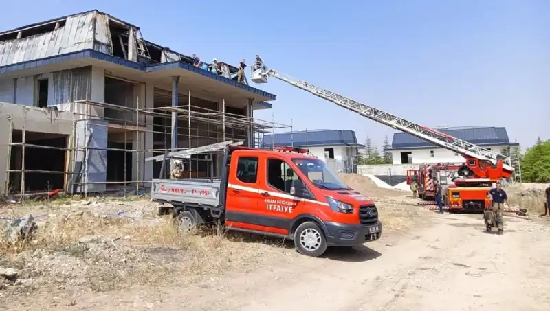 Ankara Gölbaşı'nda Villaları Korkutan Yangın: Önce Duman Sonra Panik
