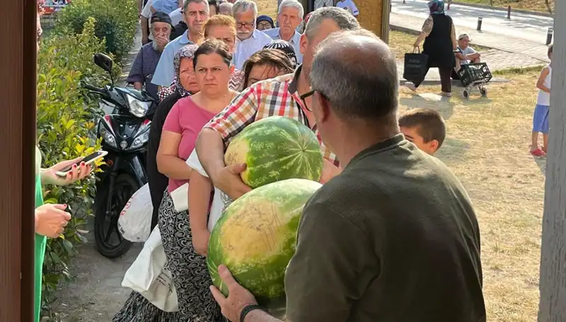 Tarlada Bekleyen Hasat: Ürünler Bedava Dağıtılıyor!