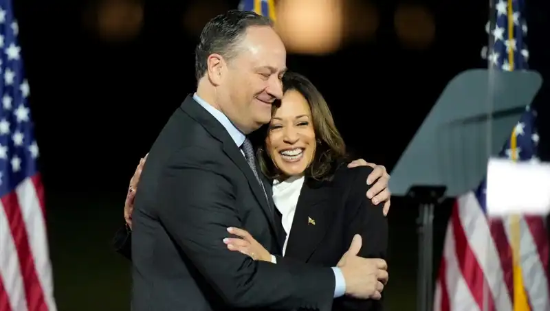 Trump, Kamala Harris'in Eşini Kovarak Siyasi Arenada Şok Etkisi Yarattı