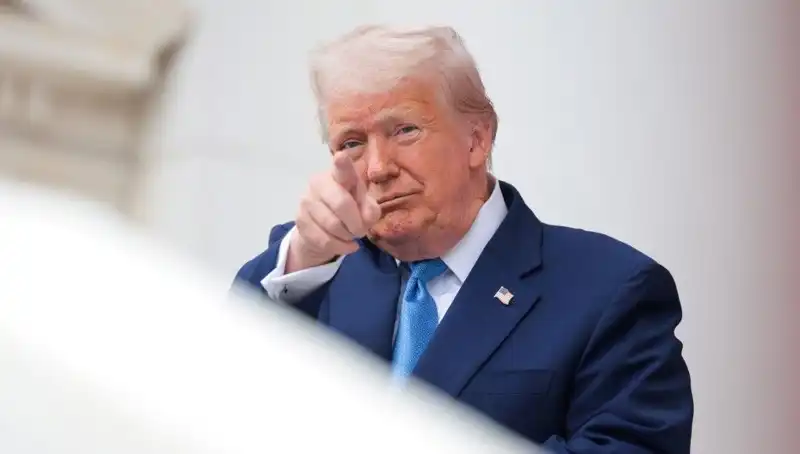 Adalet Bakanlığı'ndan Şok İddia: Trump'ın Epstein Belgelerinde İsmi Geçiyor