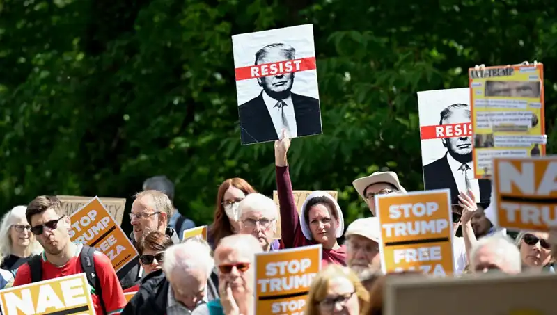 Trump'ın İskoçya Ziyareti Protestolarla Gölgelendi: Golf Oynaması Tartışmalara Neden Oldu